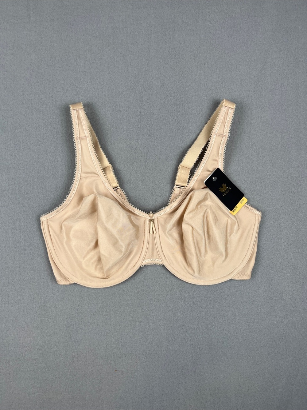 Wacoal Basic Beauty Full Coverage Underwire Bra in Nude NWT
Size: 38 DD